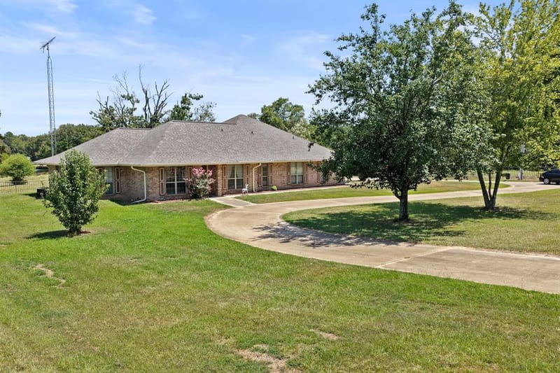 1149 County Road 4510, Mount Pleasant TX 75455 - Photo 2