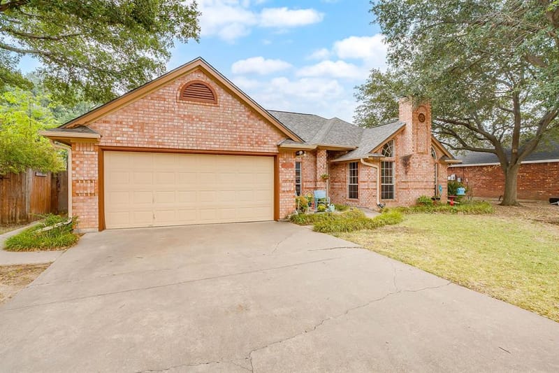 316 Shane Lane, Burleson TX 76028 - Photo 2