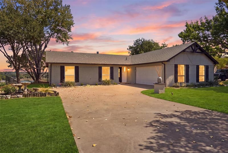 5123 Fairway Circle, Granbury TX 76049