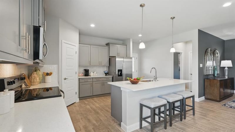 4919 SIMMENTAL Drive, Arlington TX 76001 - Photo 3