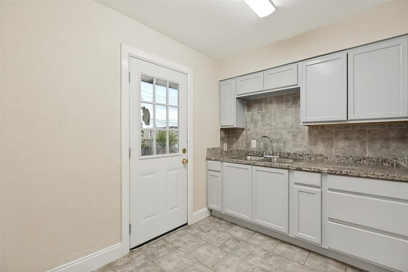 1821 Overhill Lane, Dallas TX 75216 - Photo 2