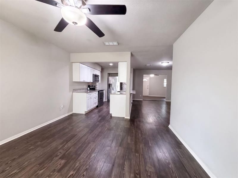 330 E Coral Way, Grand Prairie TX 75051 - Photo 7