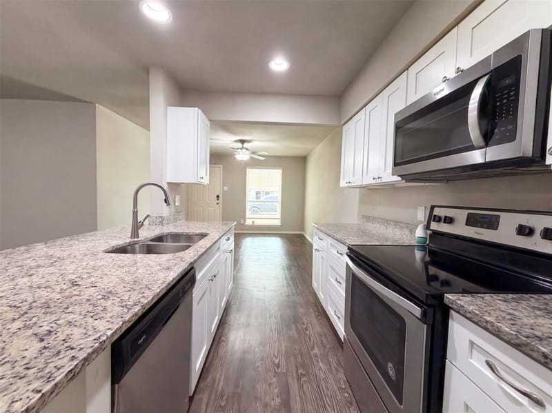 330 E Coral Way, Grand Prairie TX 75051 - Photo 5