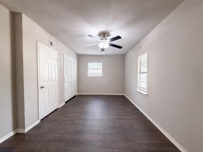330 E Coral Way, Grand Prairie TX 75051 - Photo 9