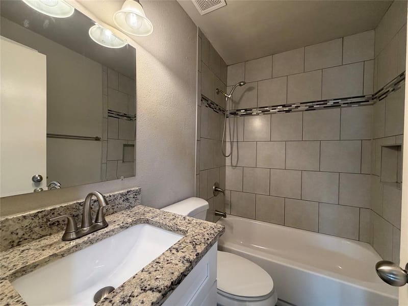 330 E Coral Way, Grand Prairie TX 75051 - Photo 10