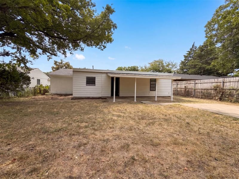330 E Coral Way, Grand Prairie TX 75051 - Photo 18