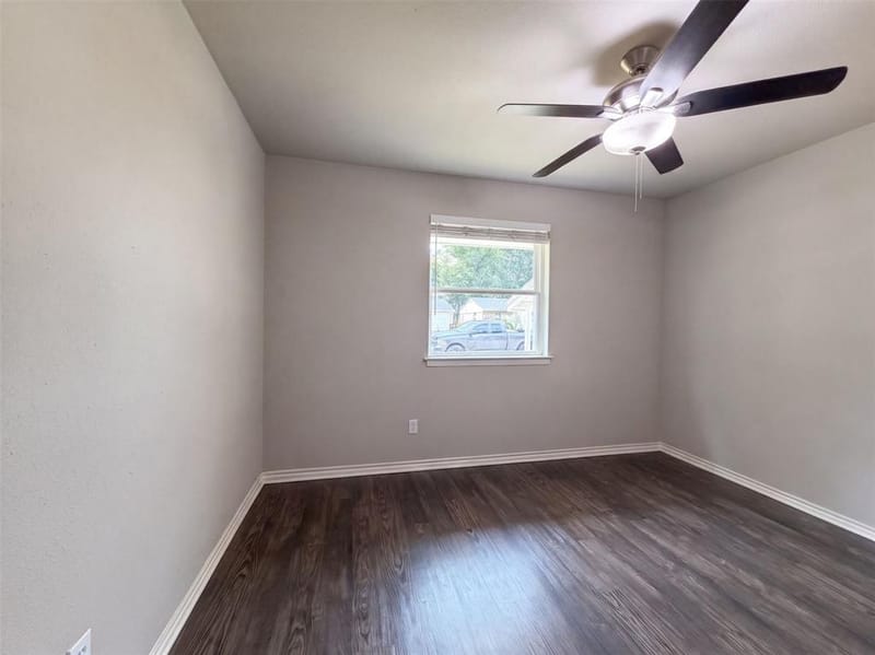330 E Coral Way, Grand Prairie TX 75051 - Photo 11