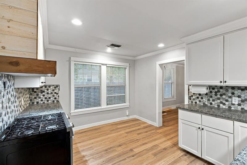 203 N Pendell Avenue, Cleburne TX 76033 - Photo 12