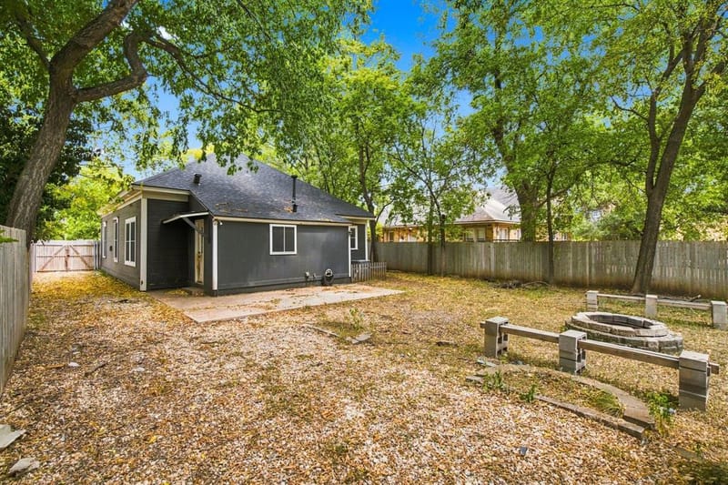 203 N Pendell Avenue, Cleburne TX 76033 - Photo 26