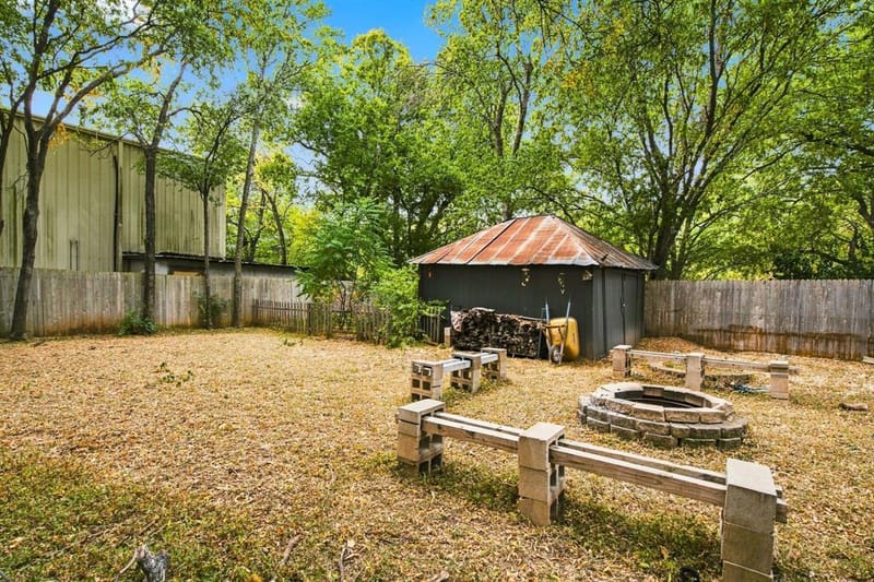 203 N Pendell Avenue, Cleburne TX 76033 - Photo 25