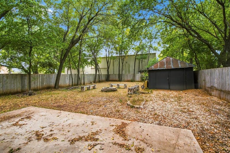 203 N Pendell Avenue, Cleburne TX 76033 - Photo 21