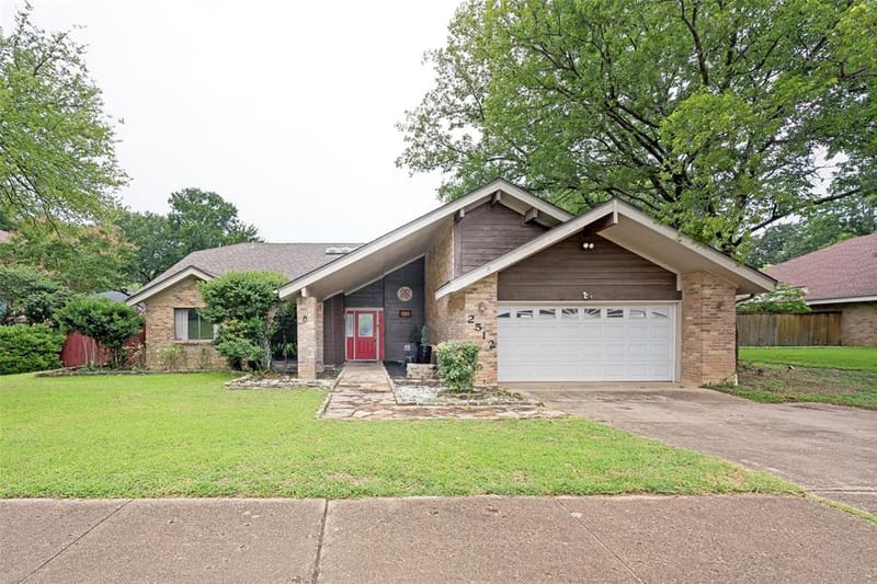 2512 Winding Hollow Lane, Arlington TX 76006
