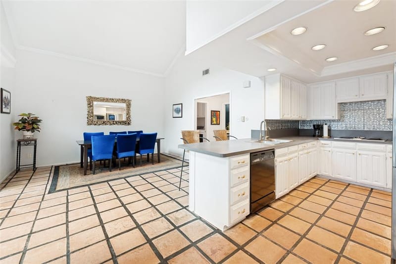 2512 Winding Hollow Lane, Arlington TX 76006 - Photo 10