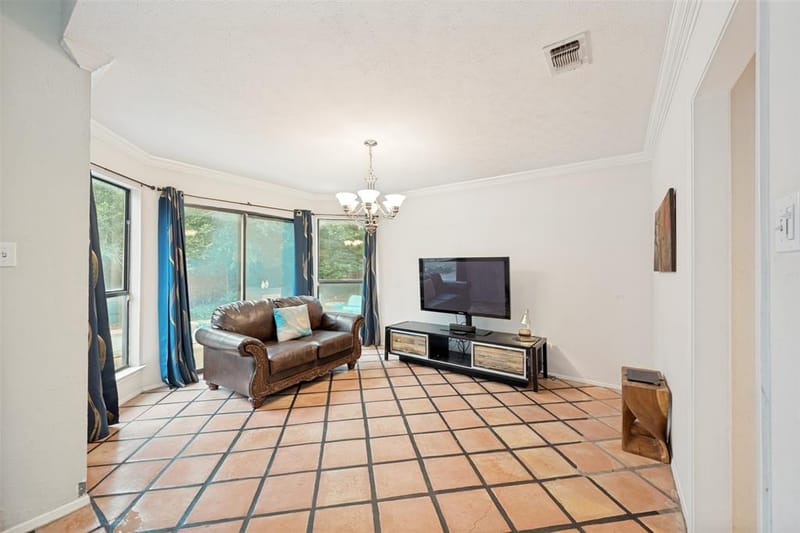 2512 Winding Hollow Lane, Arlington TX 76006 - Photo 8