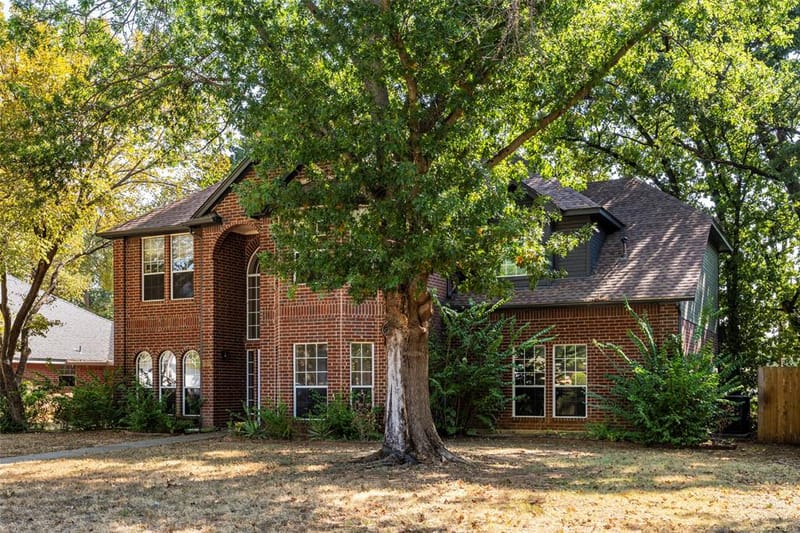 6101 Copperfield Drive, Arlington TX 76001 - Photo 2