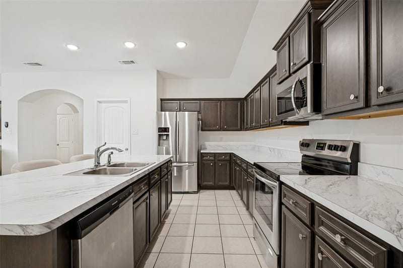 4022 Meadow Canyon Drive, Lancaster TX 75146 - Photo 2