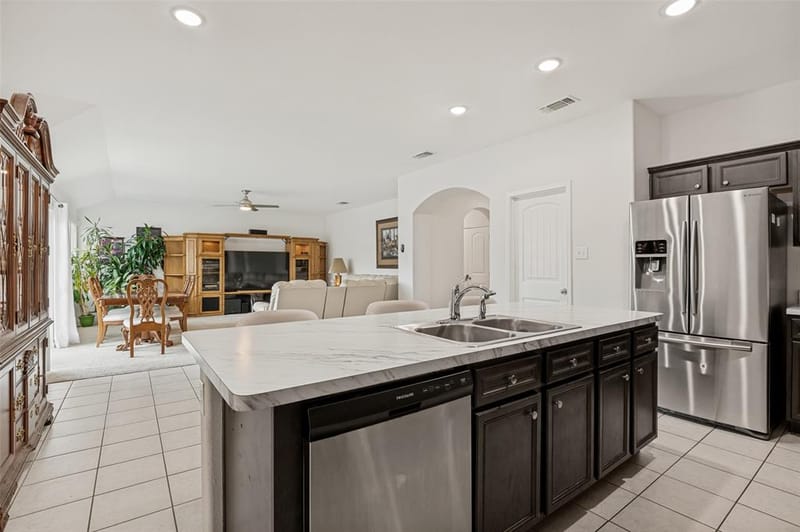 4022 Meadow Canyon Drive, Lancaster TX 75146 - Photo 3