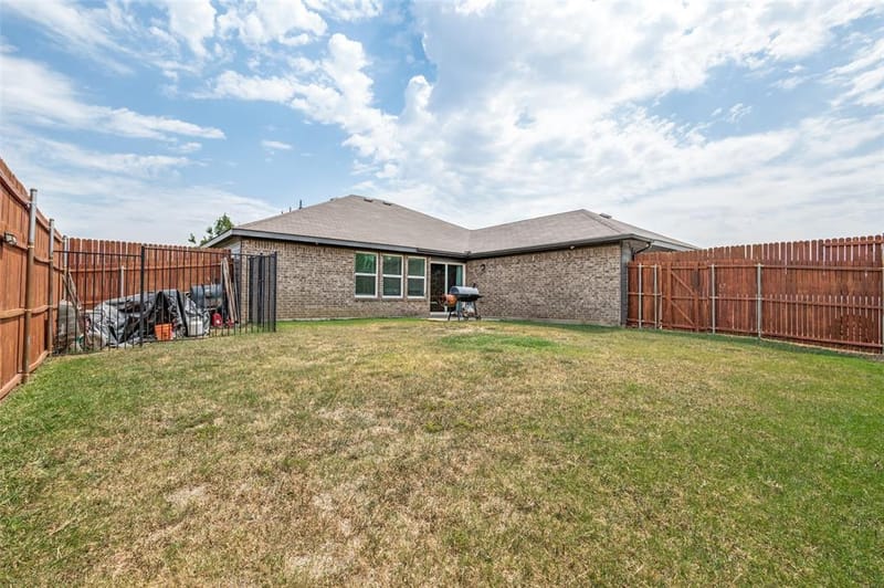 4022 Meadow Canyon Drive, Lancaster TX 75146 - Photo 20