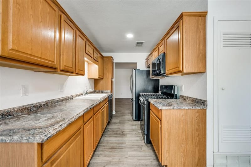 821 E Glendale St., Crowley TX 76036 - Photo 2