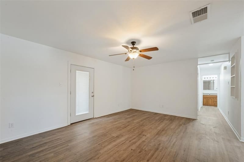 821 E Glendale St., Crowley TX 76036 - Photo 6