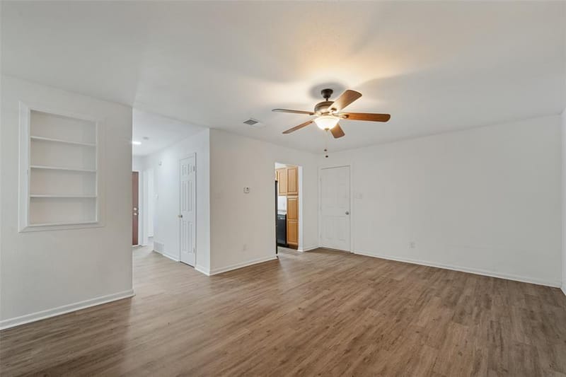 821 E Glendale St., Crowley TX 76036 - Photo 3