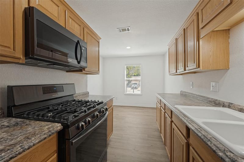 821 E Glendale St., Crowley TX 76036 - Photo 9