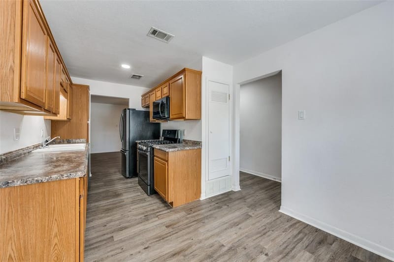 821 E Glendale St., Crowley TX 76036 - Photo 10