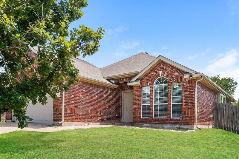 7932 Glenway Drive, Dallas TX 75249 - Photo 2