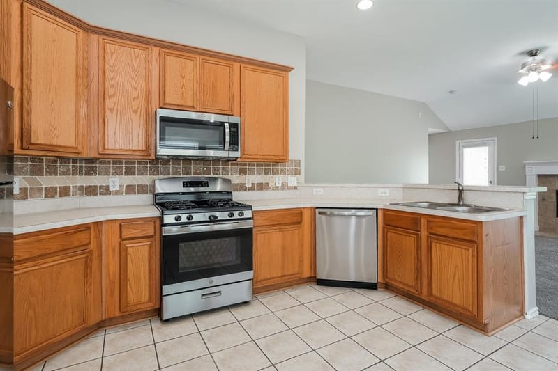 7932 Glenway Drive, Dallas TX 75249 - Photo 10