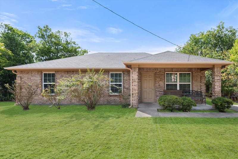 700 Cypress Avenue, Corsicana TX 75110 - Photo 2