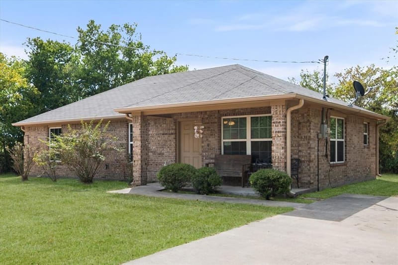 700 Cypress Avenue, Corsicana TX 75110 - Photo 7