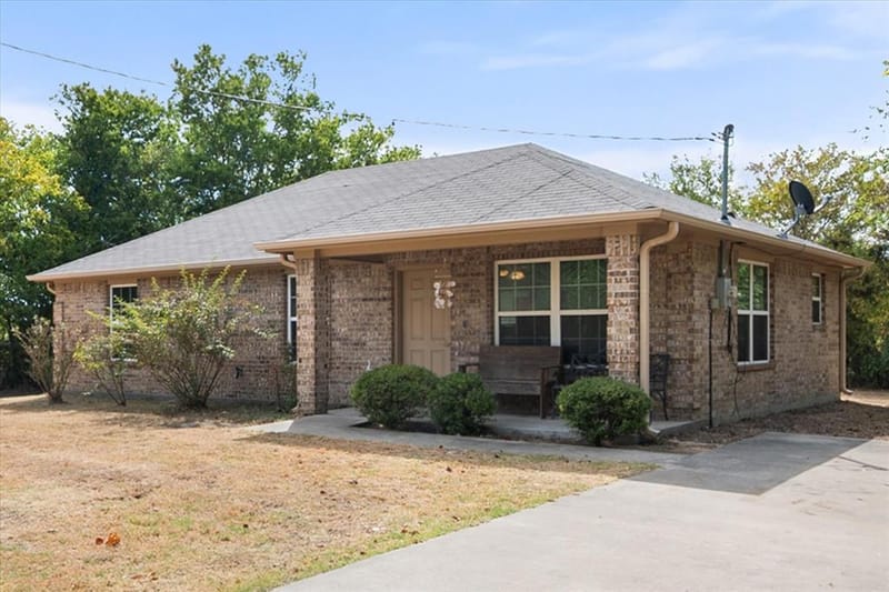 700 Cypress Avenue, Corsicana TX 75110 - Photo 8