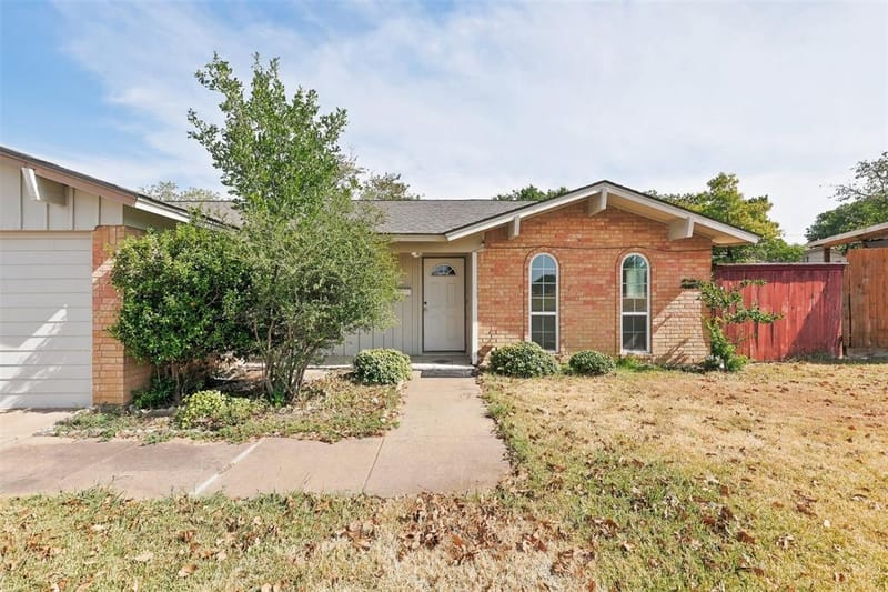4207 Rainier Street, Irving TX 75062 - Photo 2