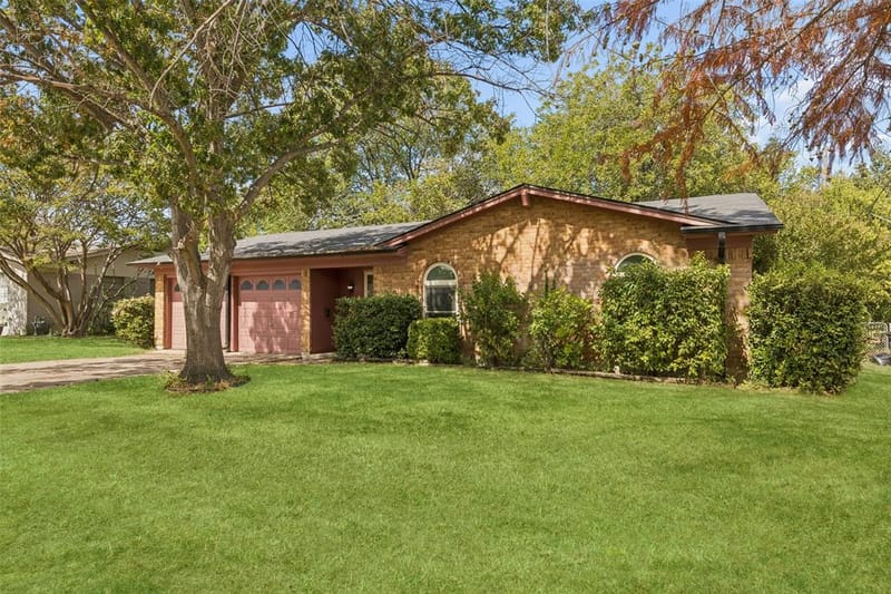 2508 Denbury Drive, Fort Worth TX 76133 - Photo 2