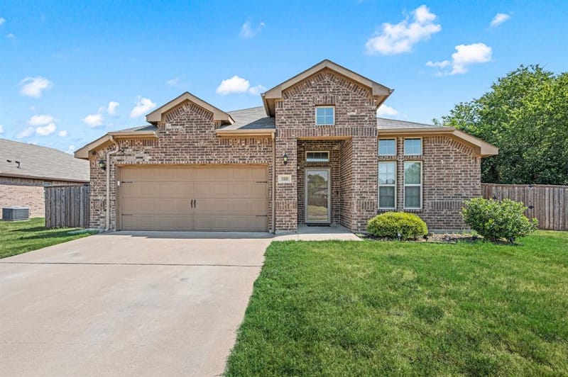 1800 Kings Cross Drive, Lancaster TX 75134