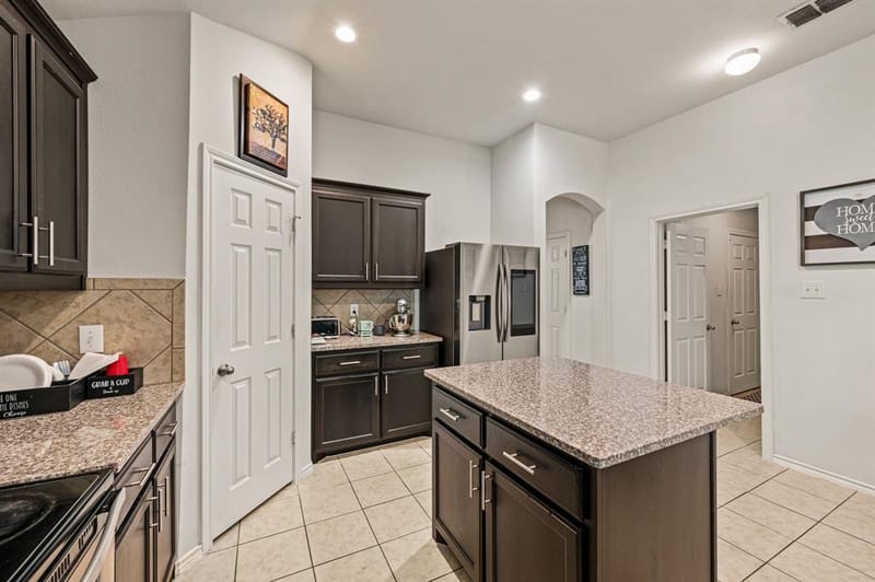 1800 Kings Cross Drive, Lancaster TX 75134 - Photo 14