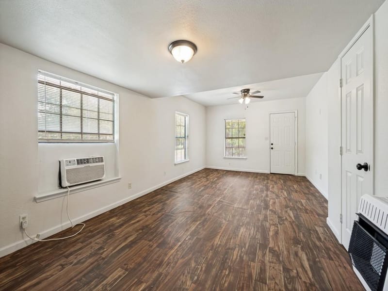 541 Denison Street, Gainesville TX 76240 - Photo 8