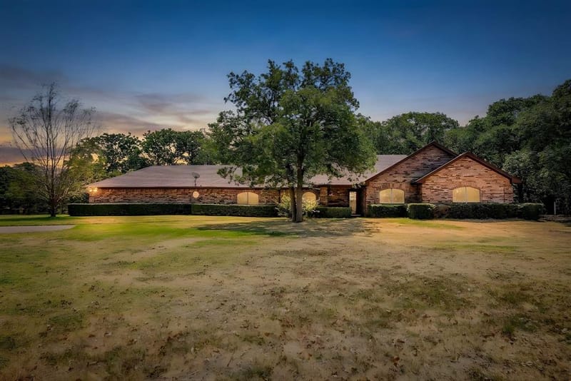 10100 Crestline Trail, Burleson TX 76028