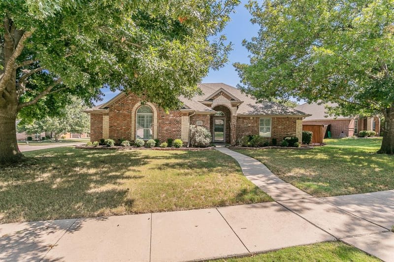 8328 Asta Court, Benbrook TX 76126
