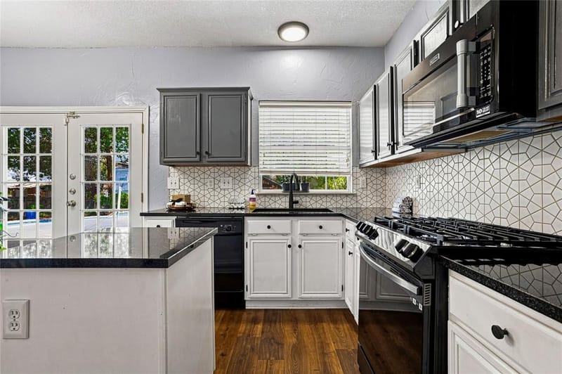 5203 Rio Court, Arlington TX 76017 - Photo 12