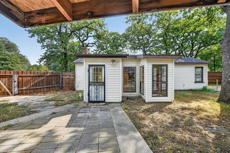 1629 Robinwood Drive, Fort Worth TX 76111 - Photo 27