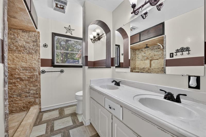 1629 Robinwood Drive, Fort Worth TX 76111 - Photo 20