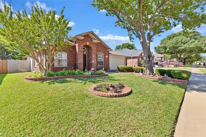 1065 Springhill Drive, Saginaw TX 76179 - Photo 3