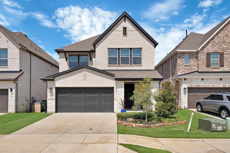 2585 Four Roses Drive, Lewisville TX 75056