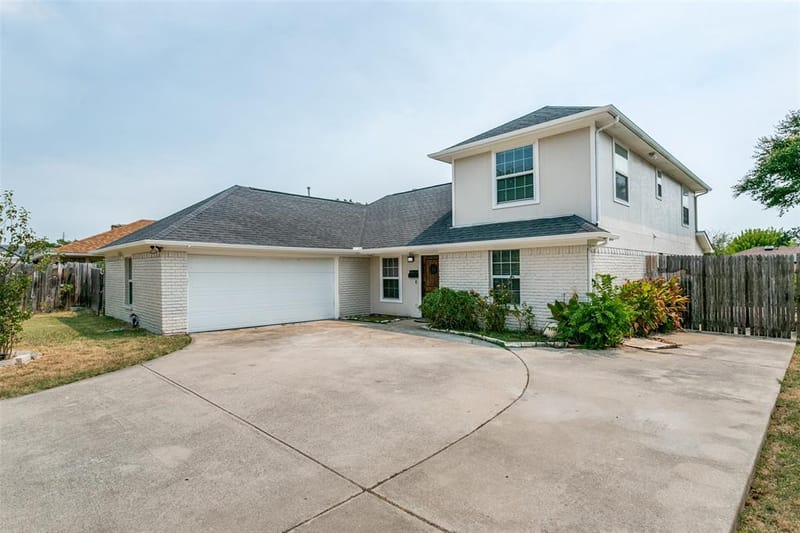 2124 Brentwood Lane, Carrollton TX 75006 - Photo 2