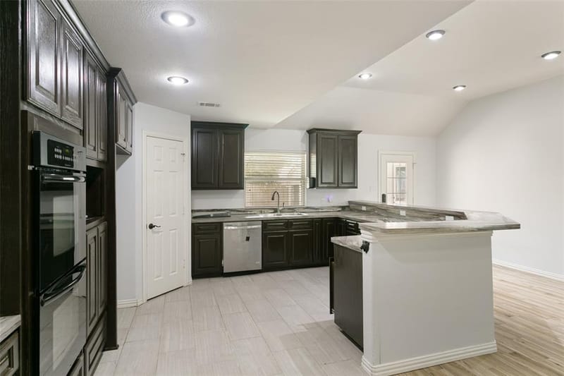 2124 Brentwood Lane, Carrollton TX 75006 - Photo 9