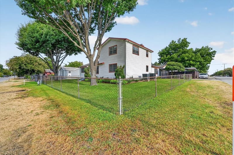 5800 Isbell Street, Sansom Park TX 76114 - Photo 6