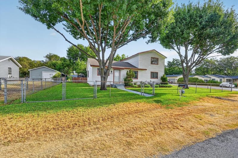 5800 Isbell Street, Sansom Park TX 76114 - Photo 3