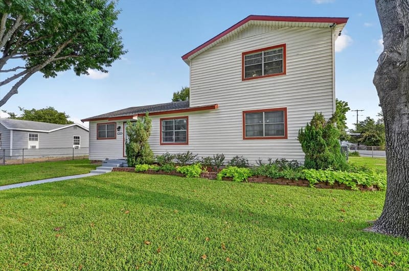 5800 Isbell Street, Sansom Park TX 76114 - Photo 5