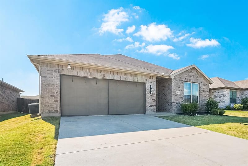 1048 Waverly Drive, Van Alstyne TX 75495 - Photo 2